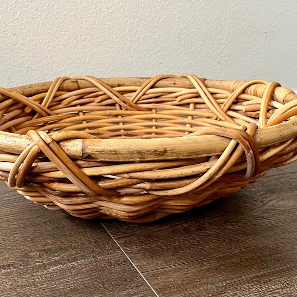 Vintage handwoven round wicker basket - Picture 8 of 9